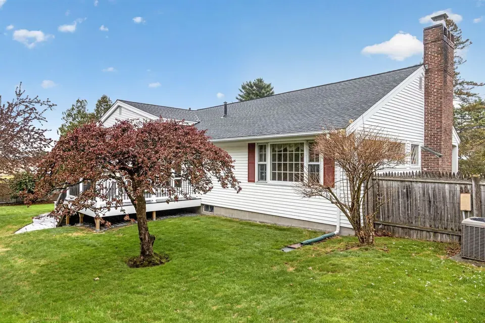 4 Bed 2 Bath Established Mid-Century Residence in Manchester, NH - 2