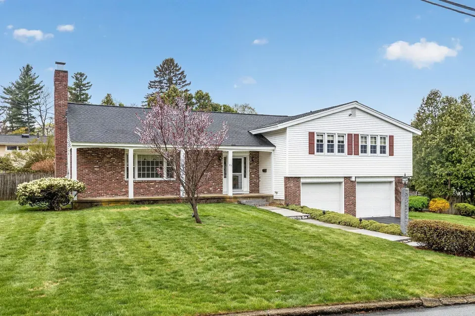 4 Bed 2 Bath Established Mid-Century Residence in Manchester, NH - 4