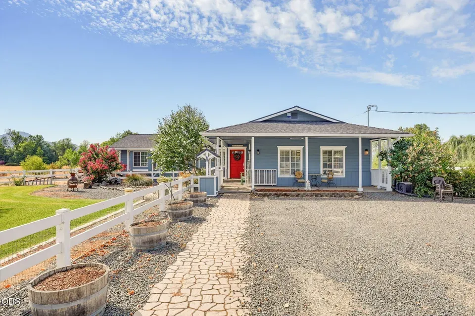 4 Bed 2 Bath Established Mid-Century Residence in Medford, OR - 1