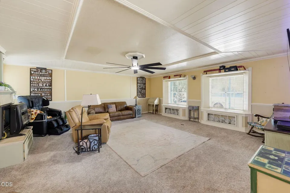 4 Bed 2 Bath Established Mid-Century Residence in Medford, OR - 4