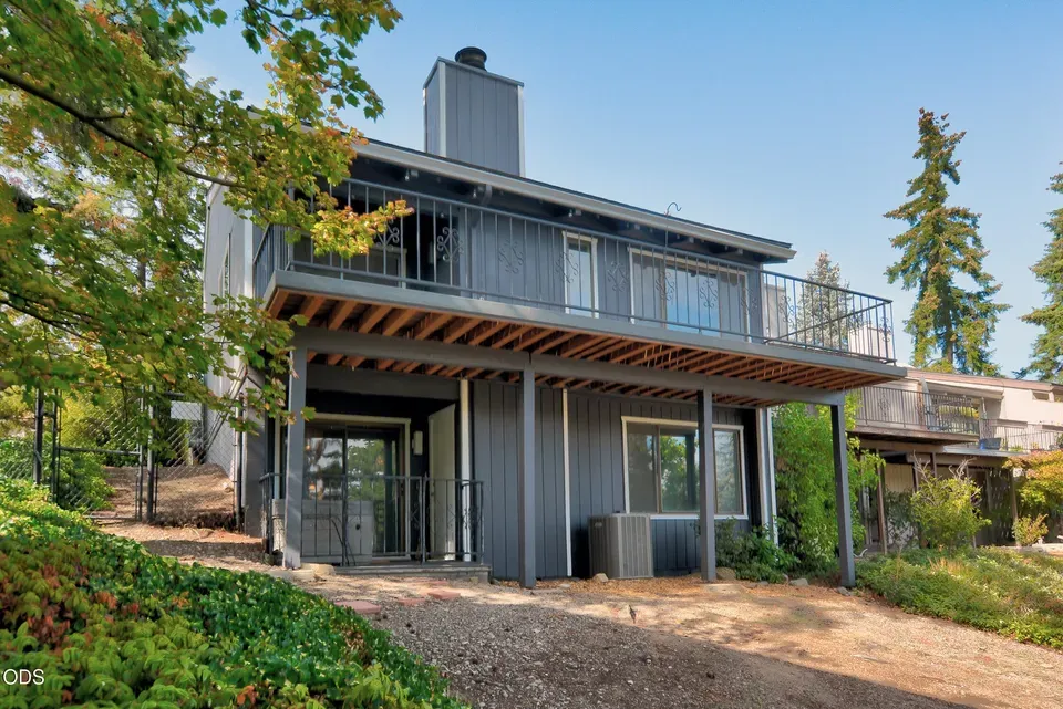 4 Bed 2 Bath Established Mid-Century Residence in Medford, OR - 1