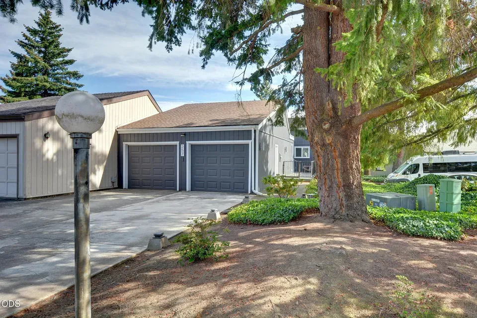 4 Bed 2 Bath Established Mid-Century Residence in Medford, OR - 3