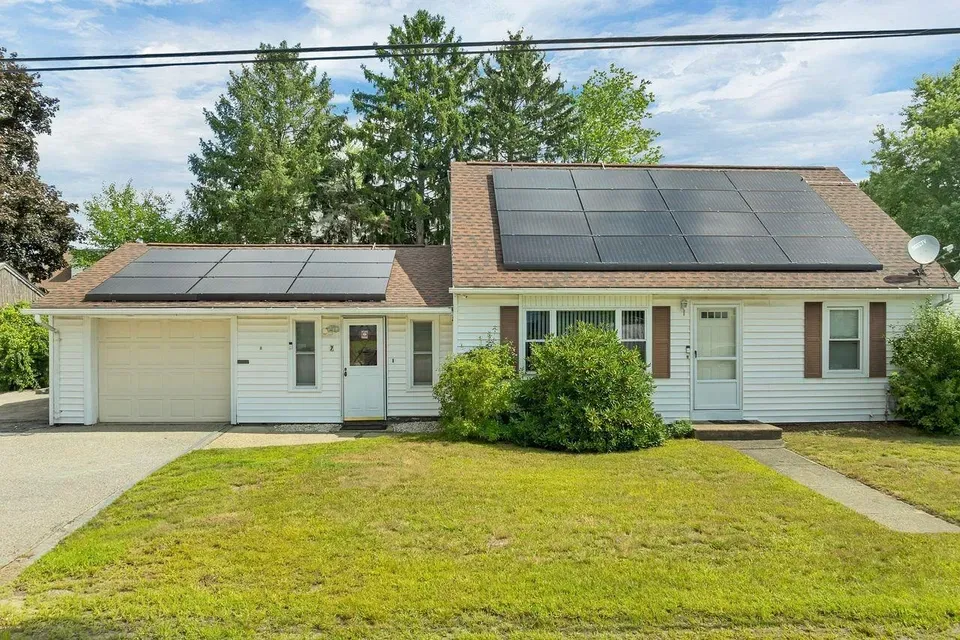 4 Bed 2 Bath Established Mid-Century Residence in Nashua, NH - 2