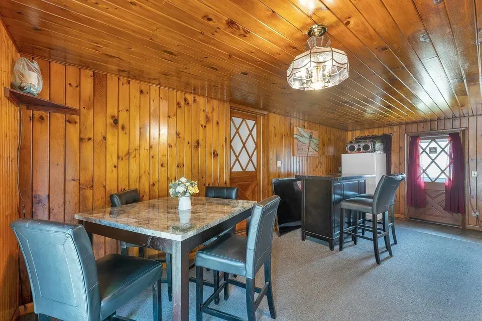 4 Bed 2 Bath Established Mid-Century Residence in Nashua, NH - 4