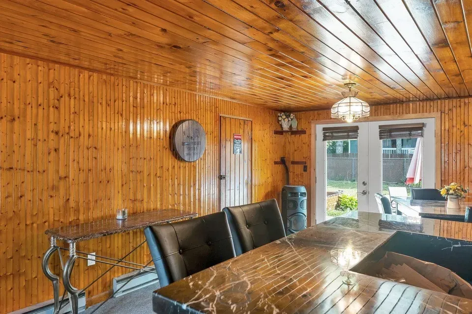 4 Bed 2 Bath Established Mid-Century Residence in Nashua, NH - 5