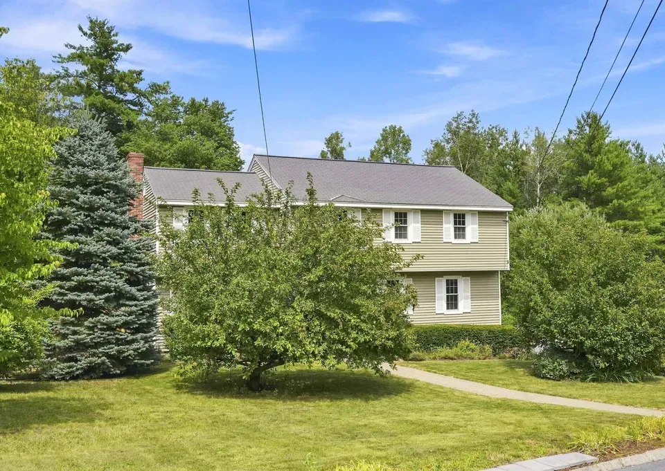 4 Bed 2 Bath Established Mid-Century Residence in Nashua, NH - 1