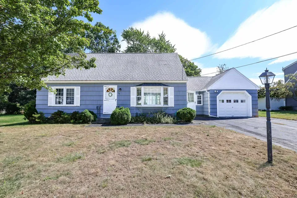 4 Bed 2 Bath Established Mid-Century Residence in Nashua, NH