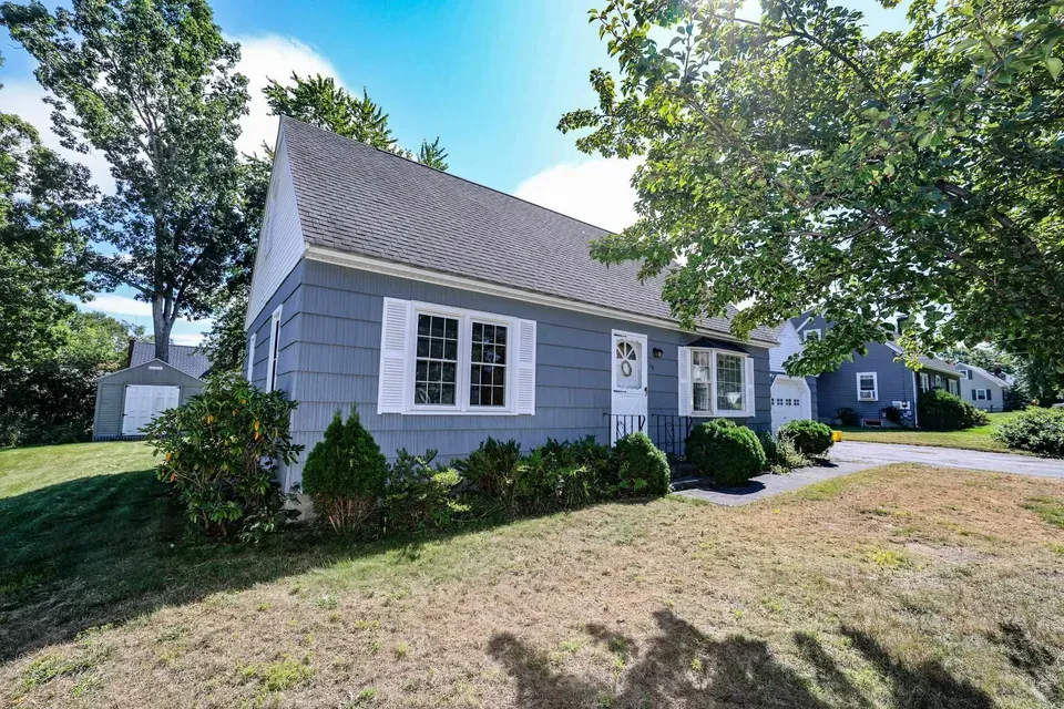 4 Bed 2 Bath Established Mid-Century Residence in Nashua, NH - 2