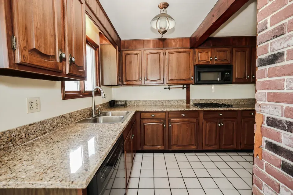 4 Bed 2 Bath Established Mid-Century Residence in Nashua, NH - 4