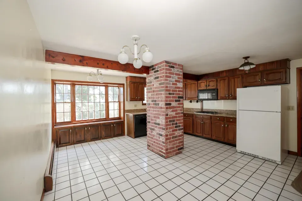 4 Bed 2 Bath Established Mid-Century Residence in Nashua, NH - 5