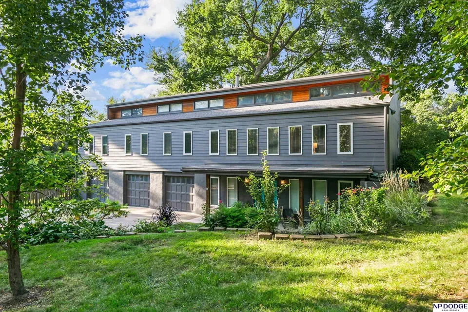 4 Bed 2 Bath Established Mid-Century Residence in Omaha, NE