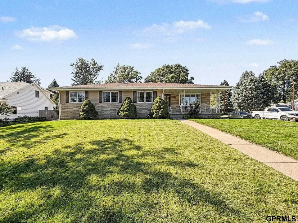 4 Bed 2 Bath Established Mid-Century Residence in Omaha, NE - 1