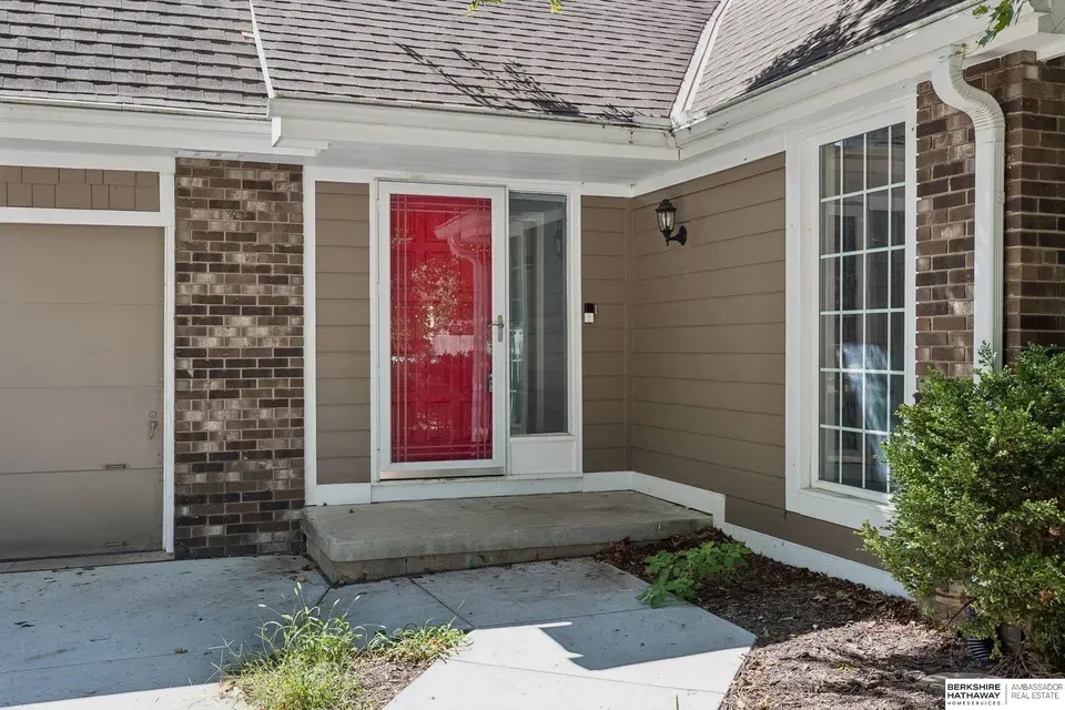 4 Bed 2 Bath Established Mid-Century Residence in Omaha, NE - 2