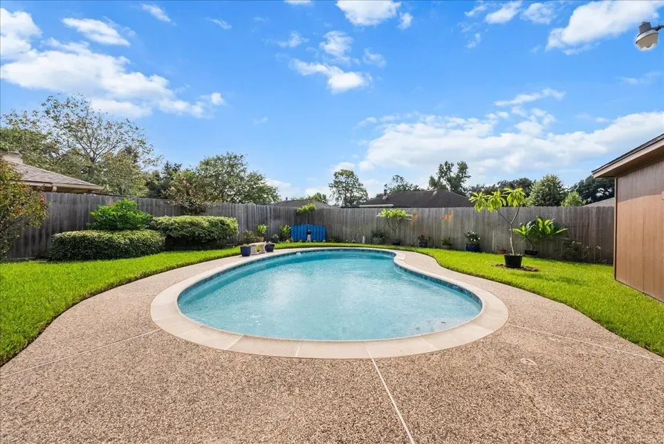 4 Bed 2 Bath Established Mid-Century Residence in Pearland, TX - 1