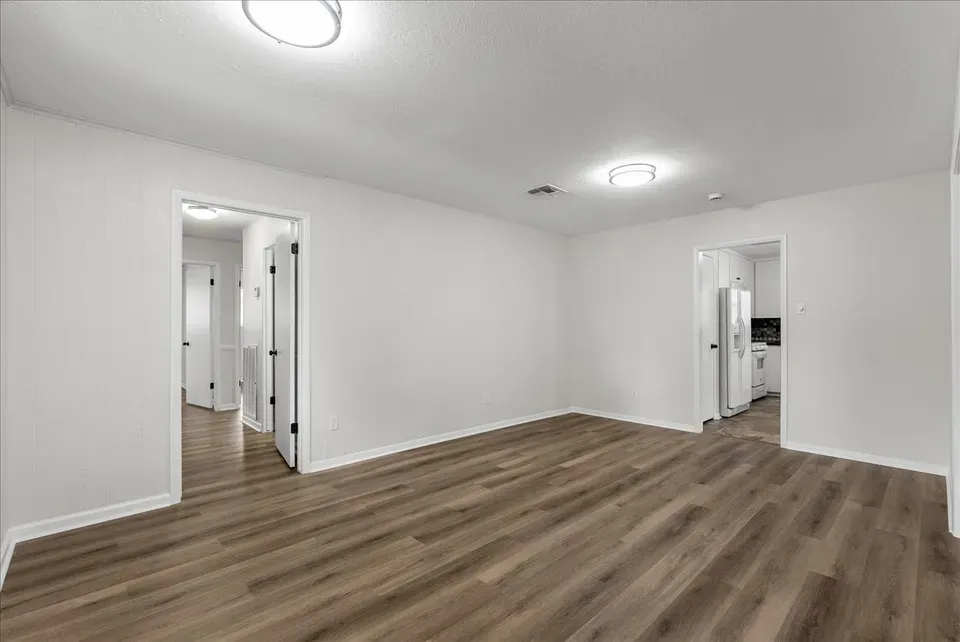 4 Bed 2 Bath Established Mid-Century Residence in Pearland, TX - 4
