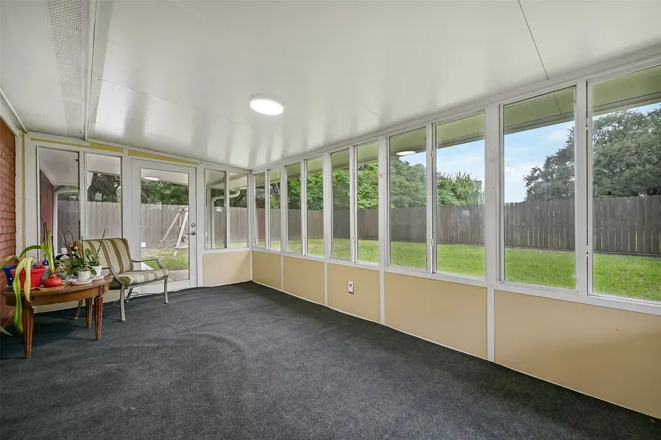 4 Bed 2 Bath Established Mid-Century Residence in Pearland, TX - 4