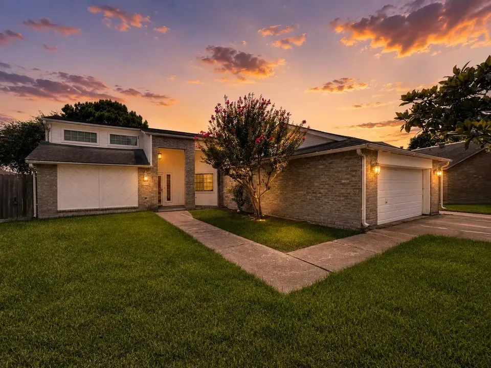 4 Bed 2 Bath Established Mid-Century Residence in Pearland, TX - 1