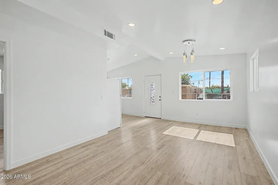 4 Bed 2 Bath Established Mid-Century Residence in Phoenix, AZ - 1