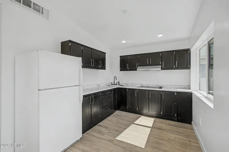 4 Bed 2 Bath Established Mid-Century Residence in Phoenix, AZ - 2