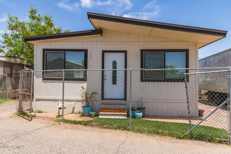4 Bed 2 Bath Established Mid-Century Residence in Phoenix, AZ - 3