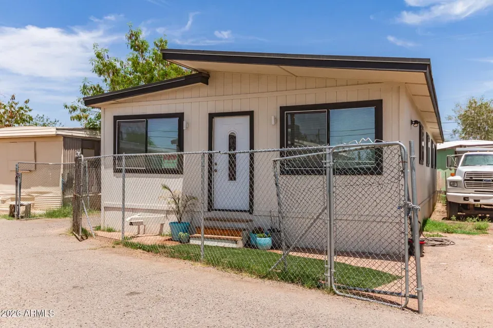 4 Bed 2 Bath Established Mid-Century Residence in Phoenix, AZ - 4