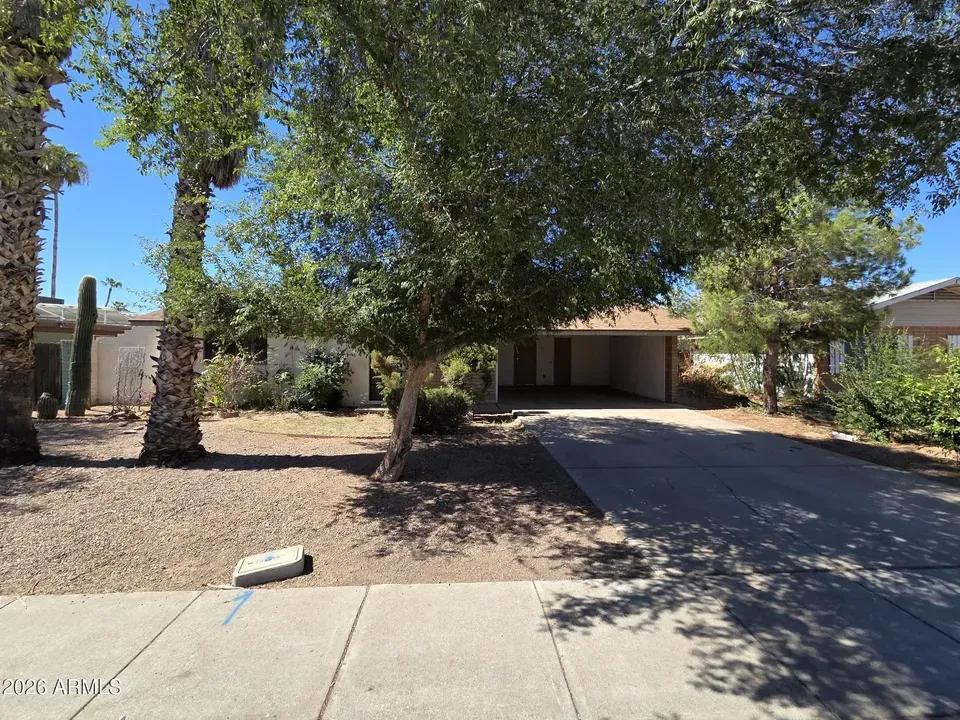 4 Bed 2 Bath Established Mid-Century Residence in Phoenix, AZ - 1