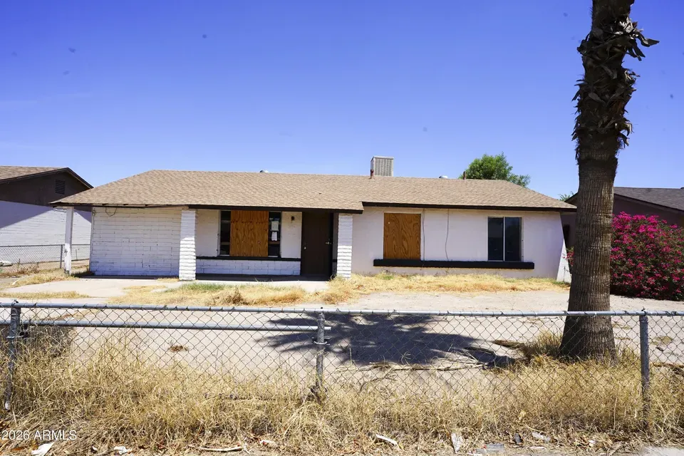4 Bed 2 Bath Established Mid-Century Residence in Phoenix, AZ - 1