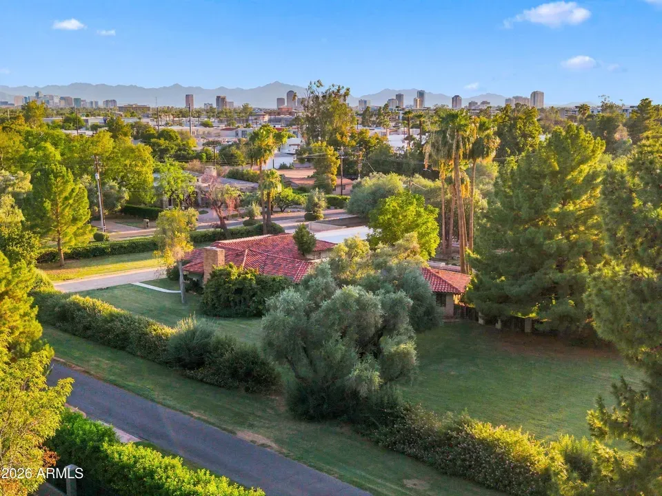 4 Bed 2 Bath Established Mid-Century Residence in Phoenix, AZ - 1