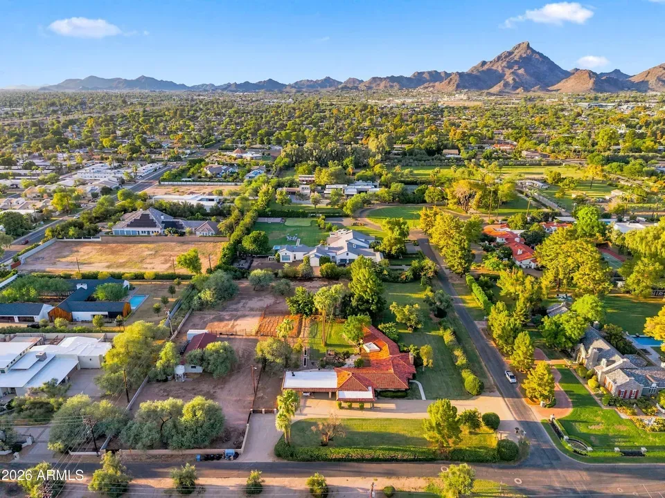 4 Bed 2 Bath Established Mid-Century Residence in Phoenix, AZ - 4
