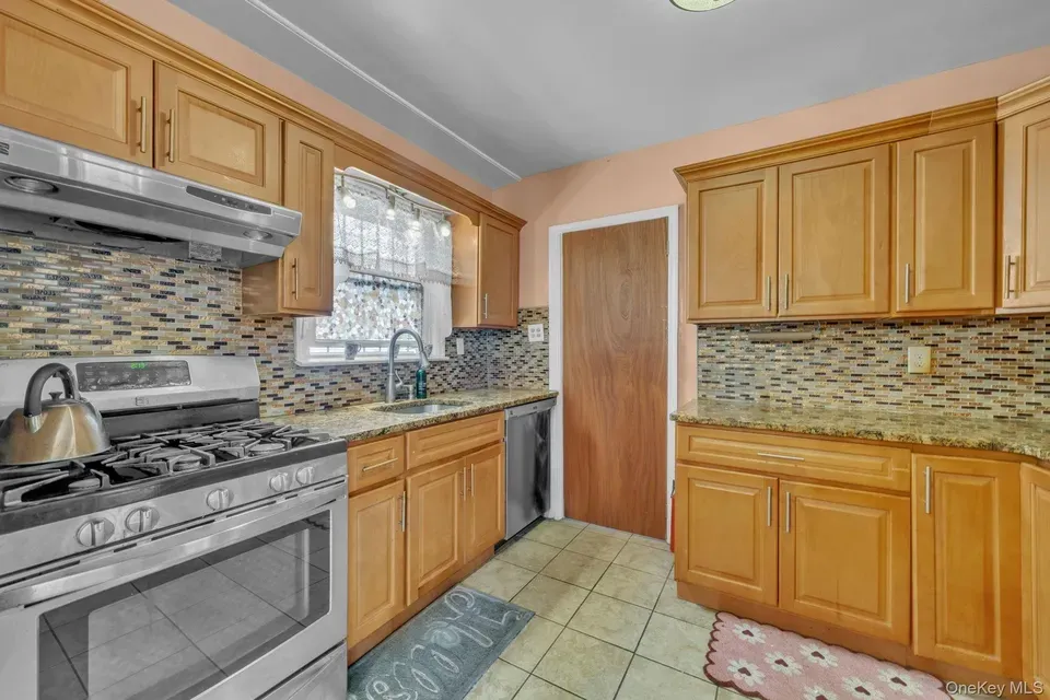 4 Bed 2 Bath Established Mid-Century Residence in Queens, NY - 5