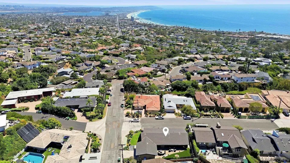 4 Bed 2 Bath Established Mid-Century Residence in San Diego, CA - 3