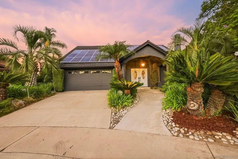 4 Bed 2 Bath Established Mid-Century Residence in San Diego, CA - 3