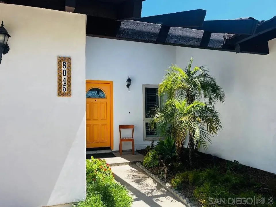 4 Bed 2 Bath Established Mid-Century Residence in San Diego, CA - 2