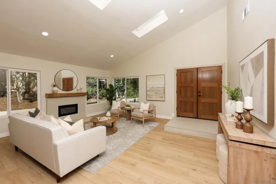 4 Bed 2 Bath Established Mid-Century Residence in San Diego, CA - 2