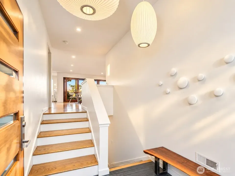 4 Bed 2 Bath Established Mid-Century Residence in Seattle, WA - 3