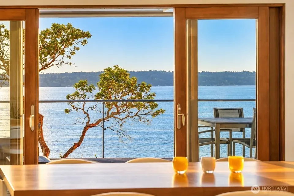 4 Bed 2 Bath Established Mid-Century Residence in Seattle, WA - 4