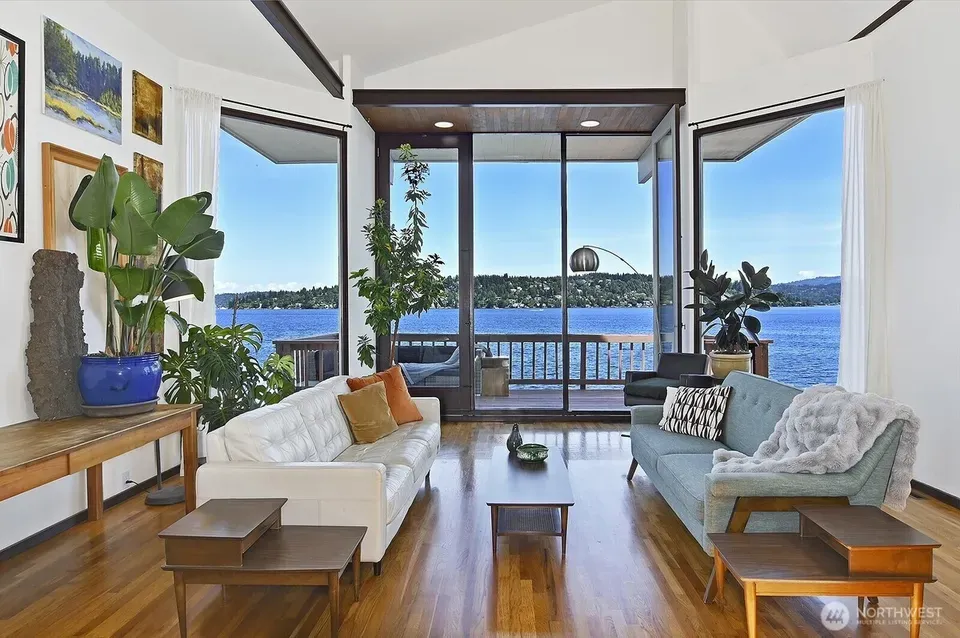 4 Bed 2 Bath Established Mid-Century Residence in Seattle, WA - 2