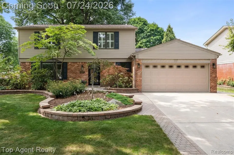 4 Bed 2 Bath Established Mid-Century Residence in Troy, MI - 1