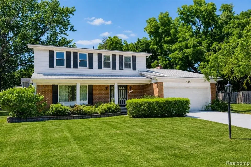 4 Bed 2 Bath Established Mid-Century Residence in Troy, MI