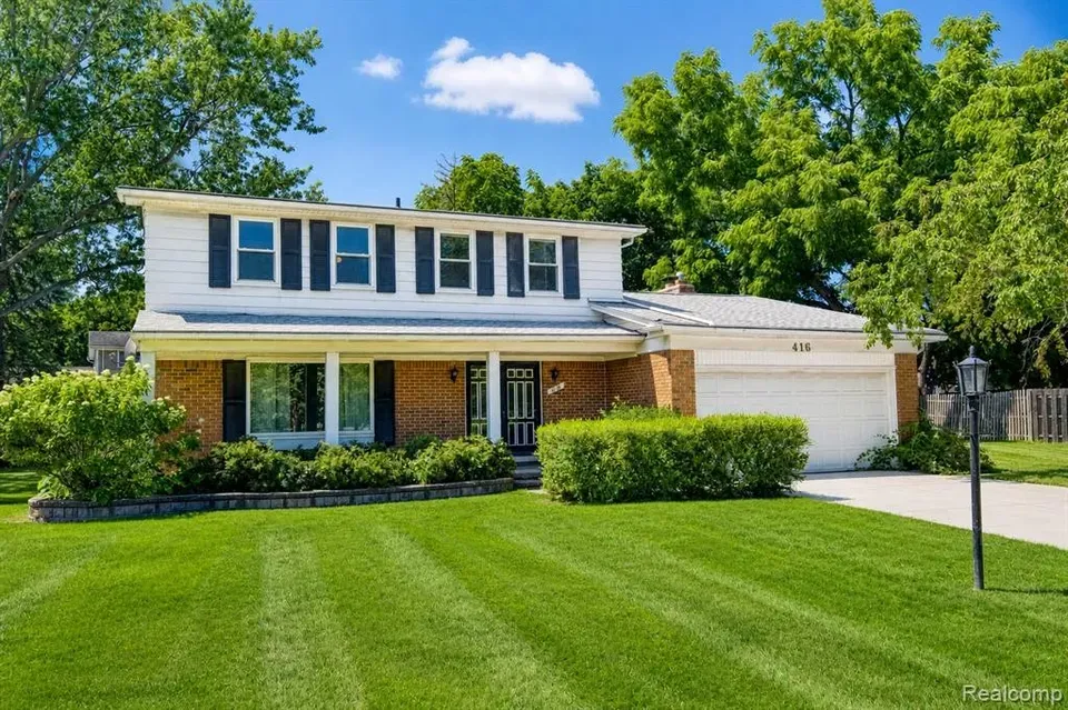 4 Bed 2 Bath Established Mid-Century Residence in Troy, MI - 4