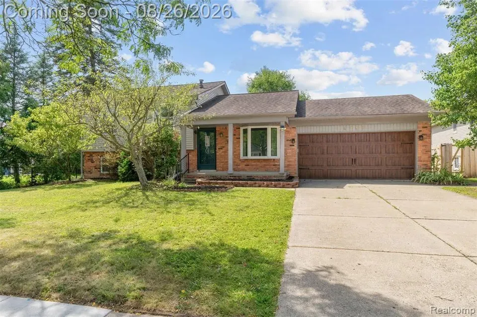 4 Bed 2 Bath Established Mid-Century Residence in Troy, MI - 1