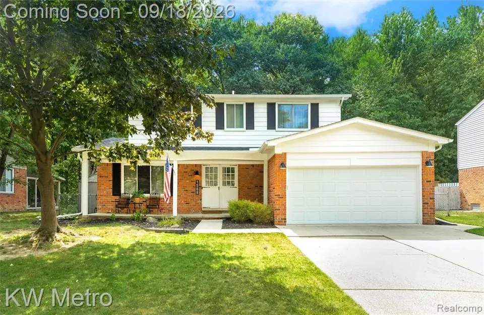 4 Bed 2 Bath Established Mid-Century Residence in Troy, MI