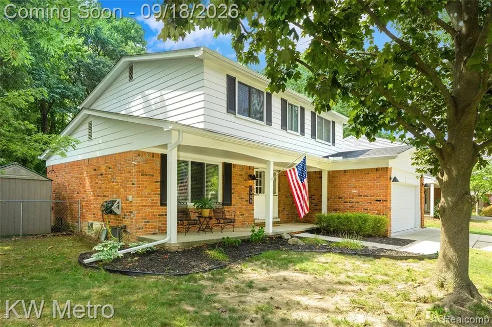 4 Bed 2 Bath Established Mid-Century Residence in Troy, MI - 2