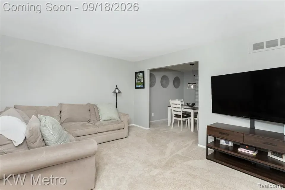 4 Bed 2 Bath Established Mid-Century Residence in Troy, MI - 5