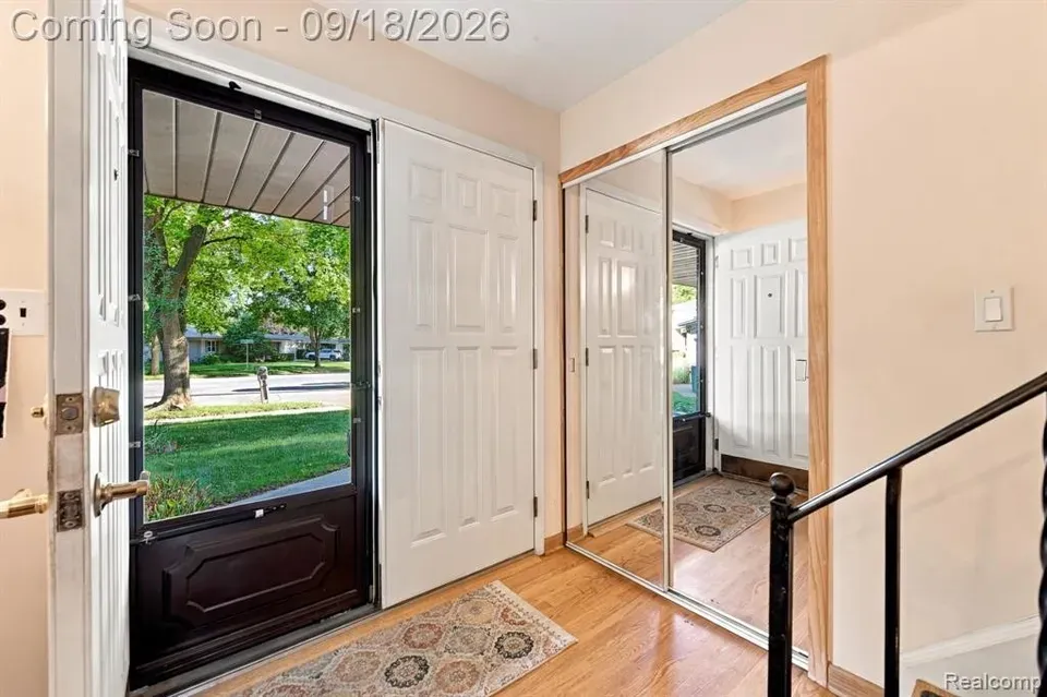 4 Bed 2 Bath Established Mid-Century Residence in Troy, MI - 2