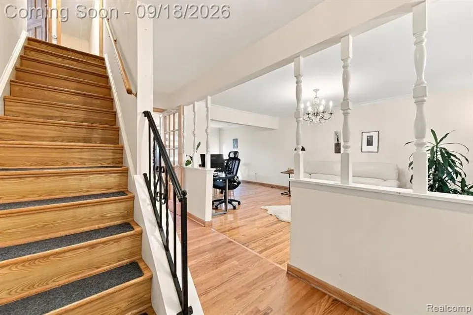 4 Bed 2 Bath Established Mid-Century Residence in Troy, MI - 3