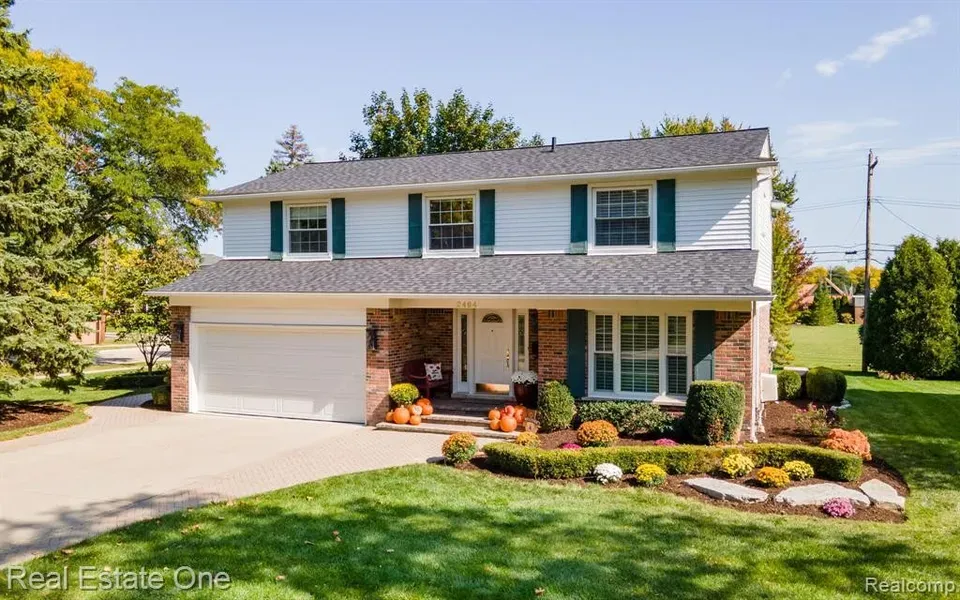 4 Bed 2 Bath Established Mid-Century Residence in Troy, MI - 1