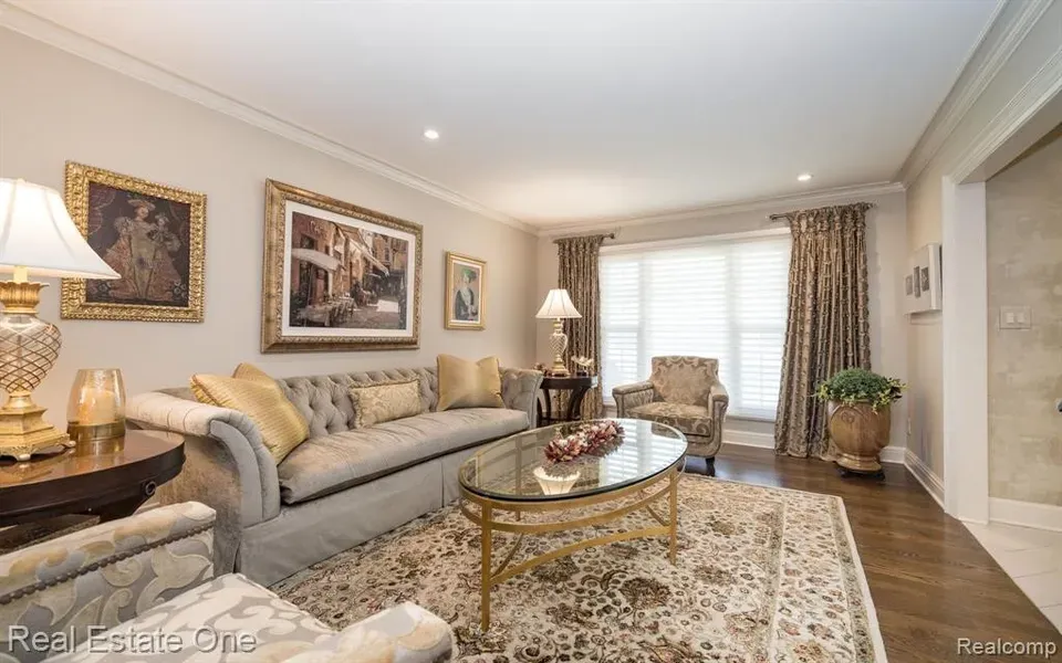 4 Bed 2 Bath Established Mid-Century Residence in Troy, MI - 5