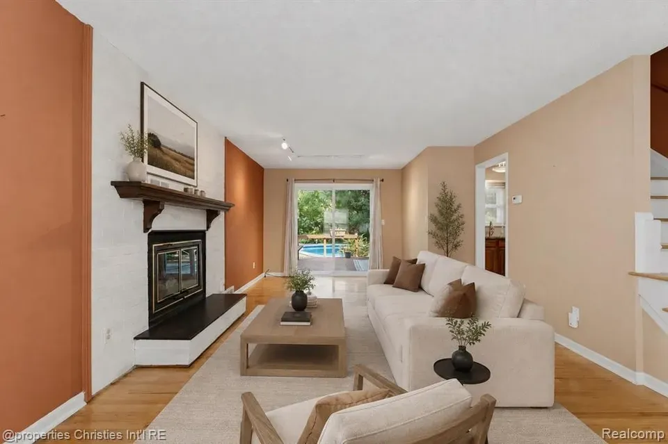 4 Bed 2 Bath Established Mid-Century Residence in Troy, MI - 4
