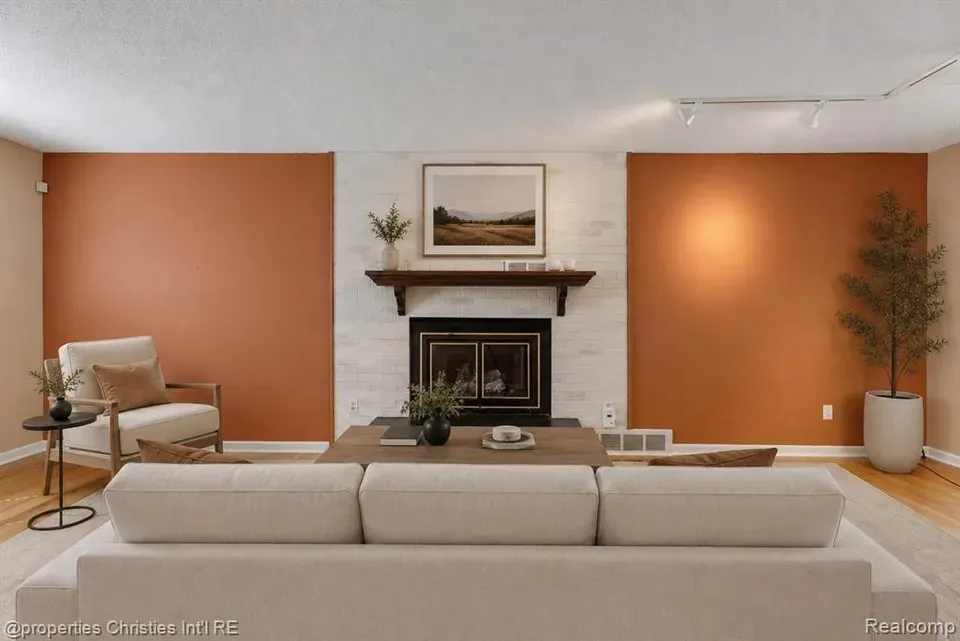 4 Bed 2 Bath Established Mid-Century Residence in Troy, MI - 5